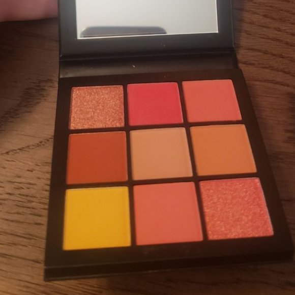Huda Beauty Coral Obsessions Eyeshadow Palette - Picture 2 of 6